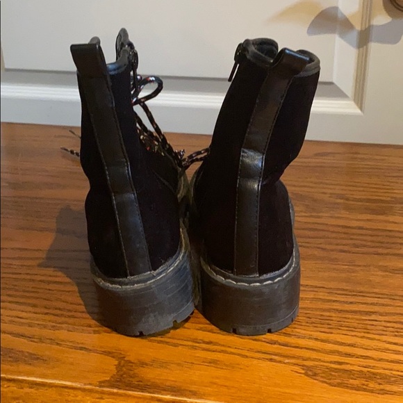 Boots - Picture 3 of 4
